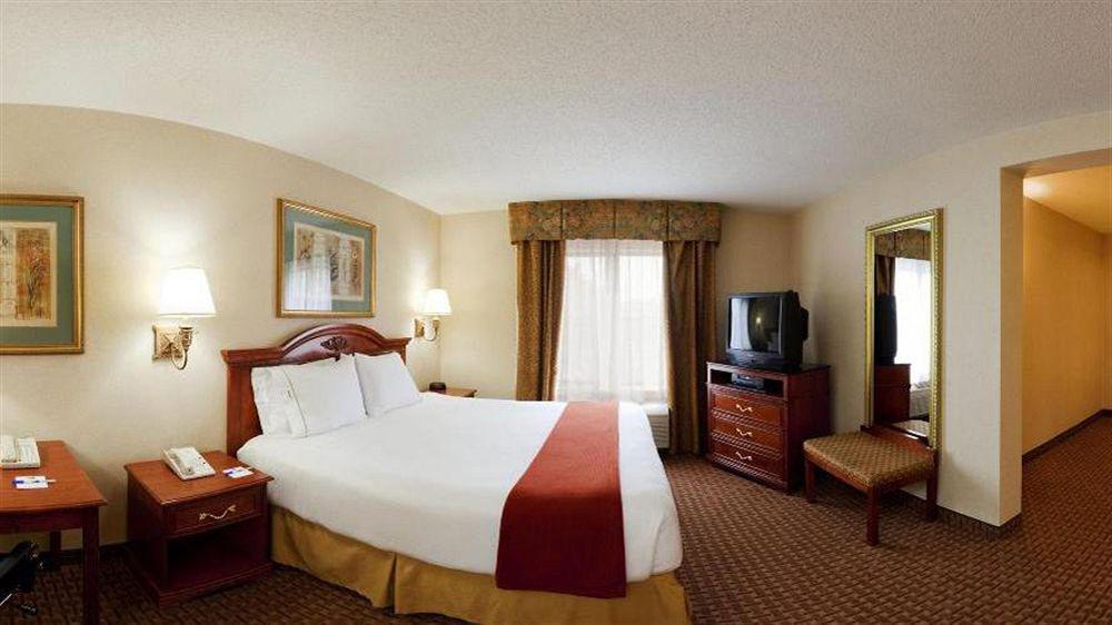 Holiday Inn Express Hotel & Suites Meadowlands Area By Ihg Carlstadt Kültér fotó