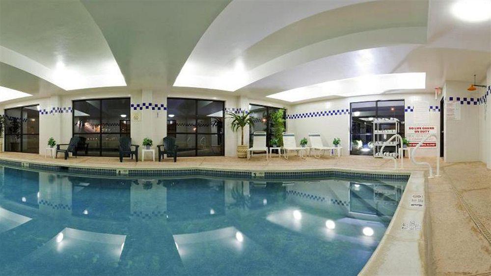 Holiday Inn Express Hotel & Suites Meadowlands Area By Ihg Carlstadt Kültér fotó