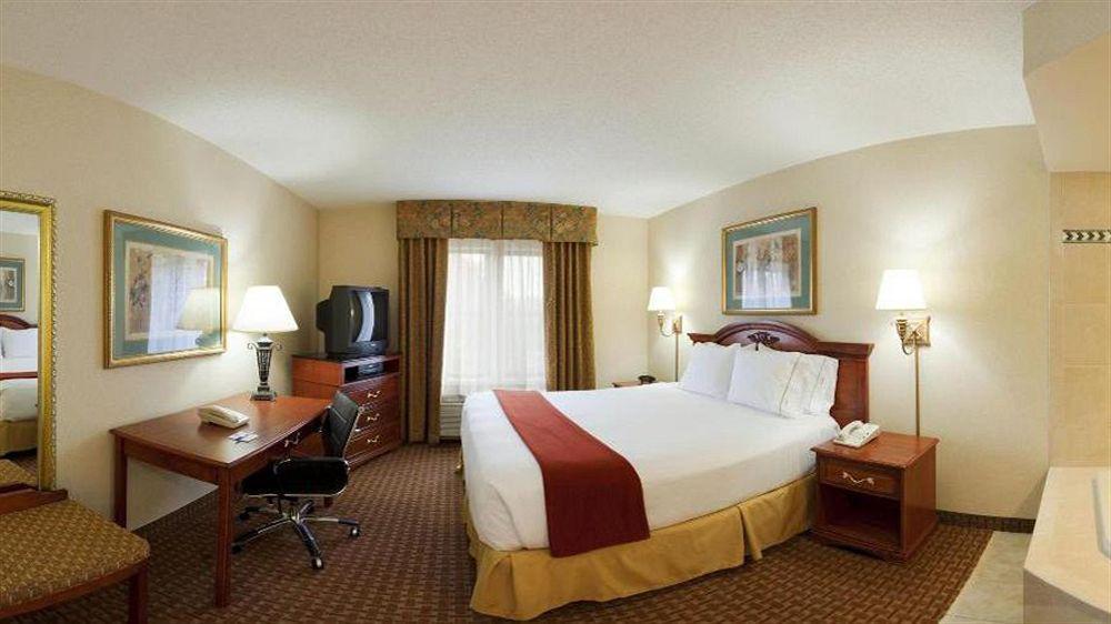 Holiday Inn Express Hotel & Suites Meadowlands Area By Ihg Carlstadt Kültér fotó