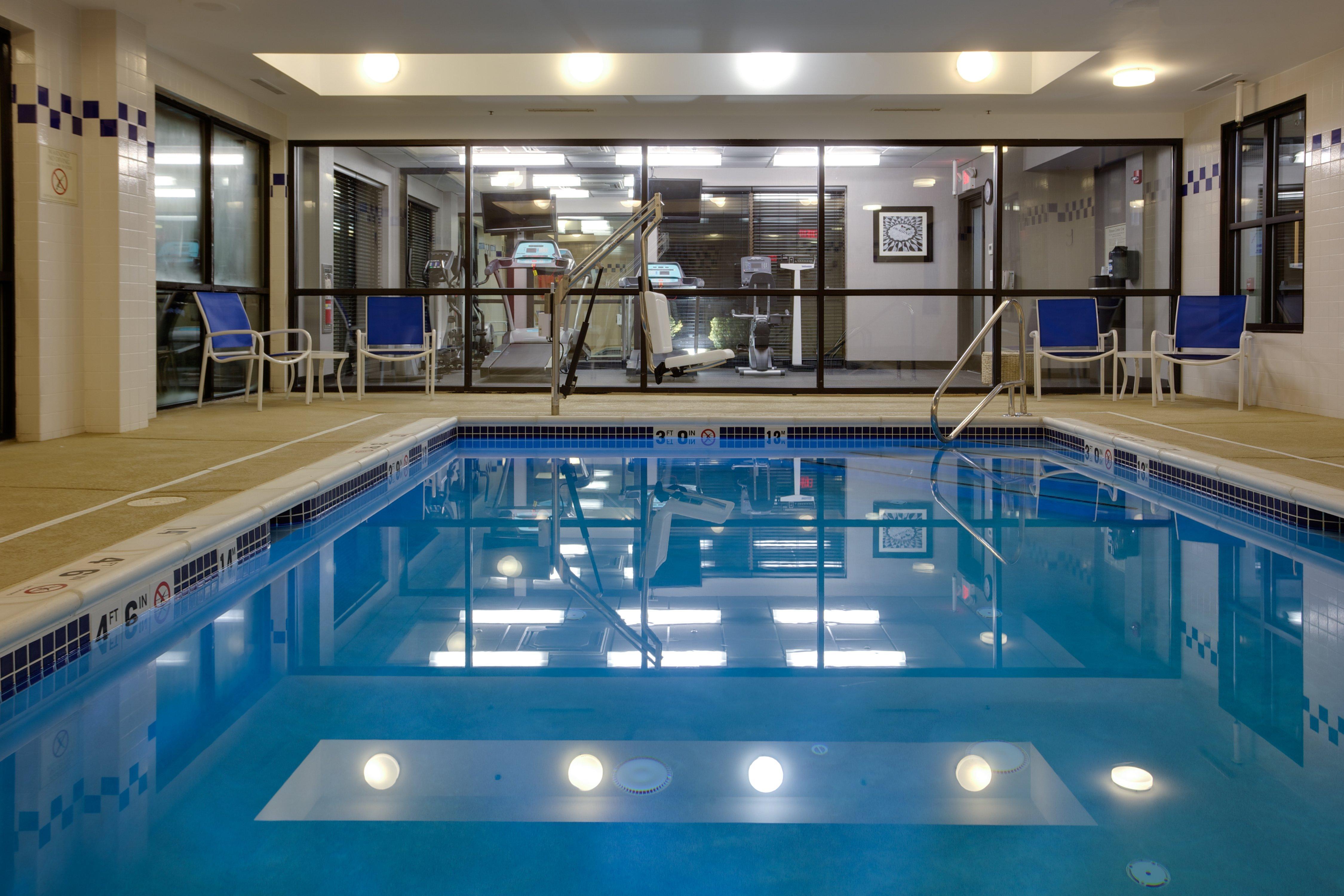 Holiday Inn Express Hotel & Suites Meadowlands Area By Ihg Carlstadt Kültér fotó