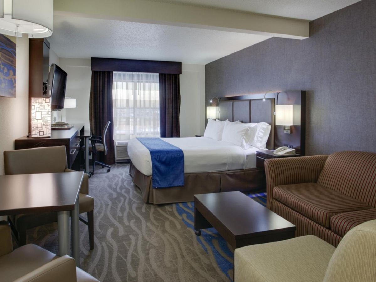 Holiday Inn Express Hotel & Suites Meadowlands Area By Ihg Carlstadt Kültér fotó